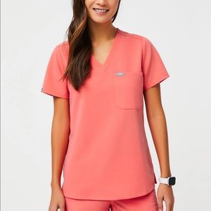 Figs Women’s Hot Coral Catarina One Pocket Top XS extra small